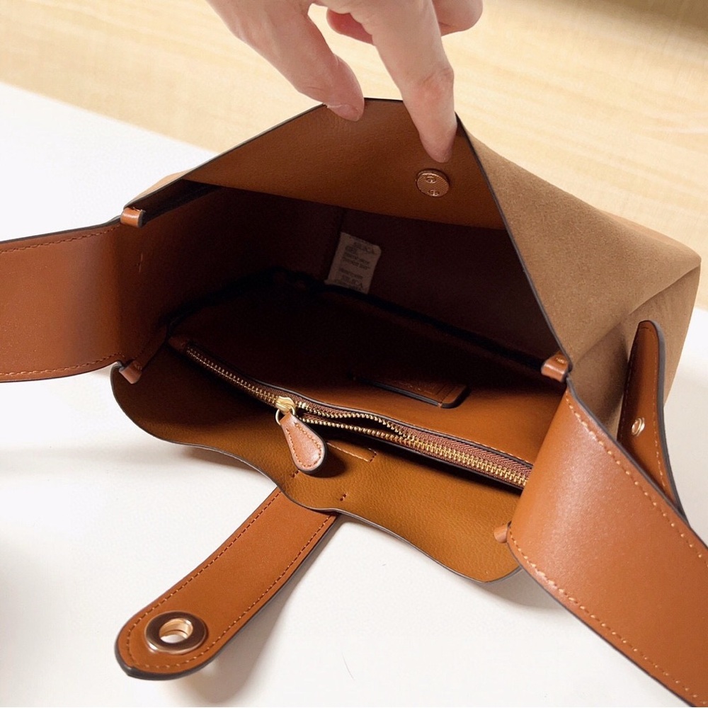 Coach Hadley Solid Hobo Multi-Way Crossbody & Handbag - Picture 7 of 7